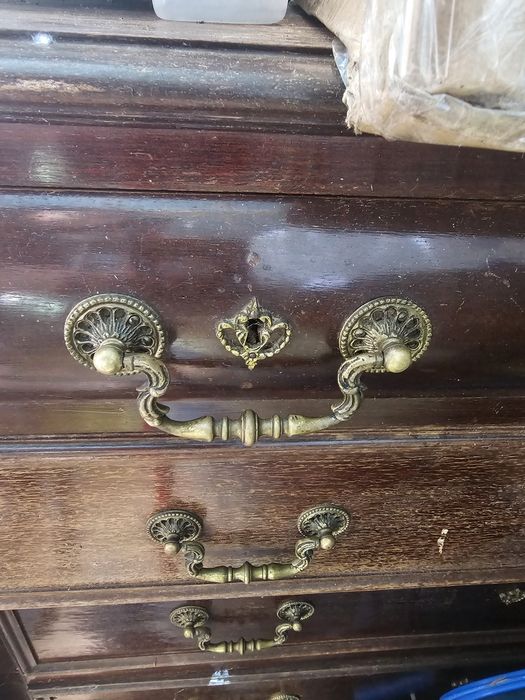 Cómoda estilo colonial