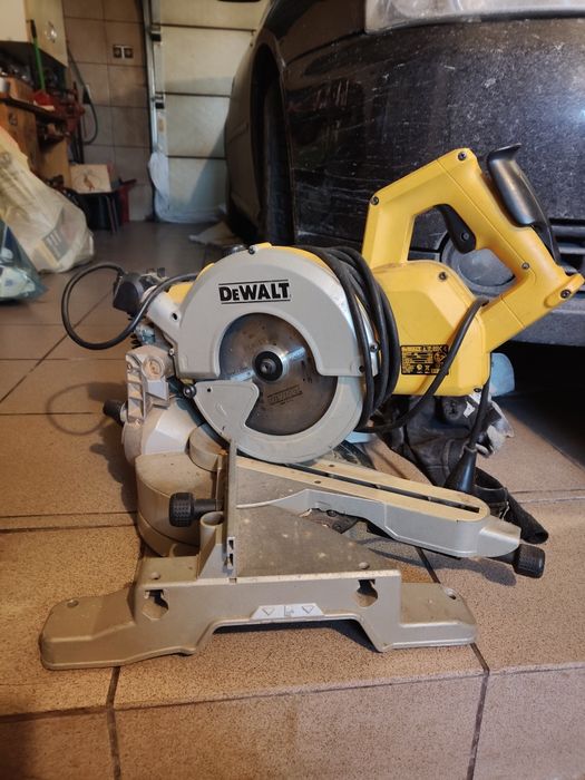 Ukośnica DeWalt dw777