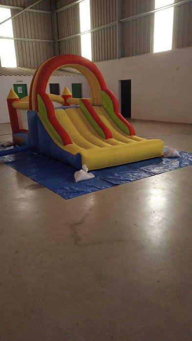 Insuflável Castelo com escorregas