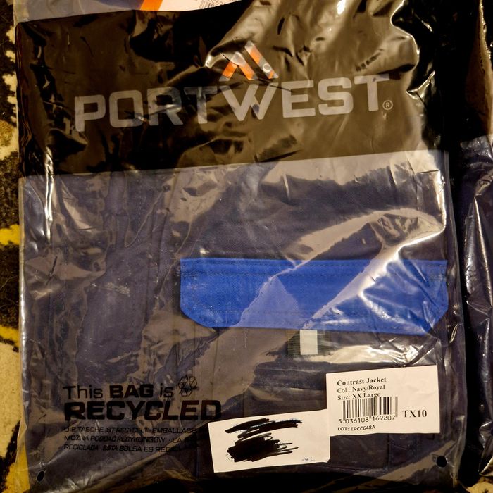 Vestuário de trabalho e services novo por estrear
Desde 7eur!
Tamanho