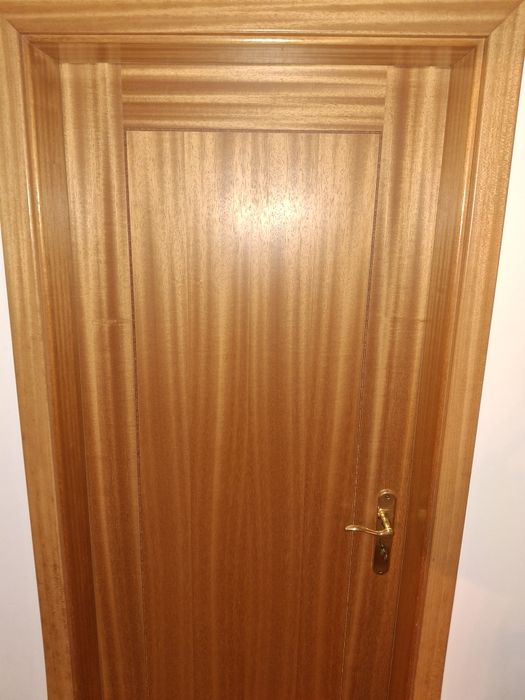 4 Portas interiores 200x75 madeira maciça, 2 com vidro,2 simples