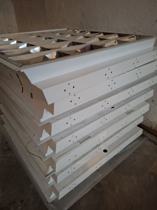Lampy podwieszane rastrowe 60x60 sufit podwieszany
