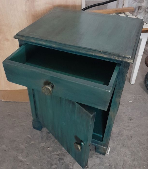 Szafka nocna- ręcznie malowana retro odnowiona