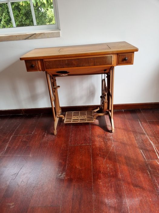 Máquina de costura antiga Oliva