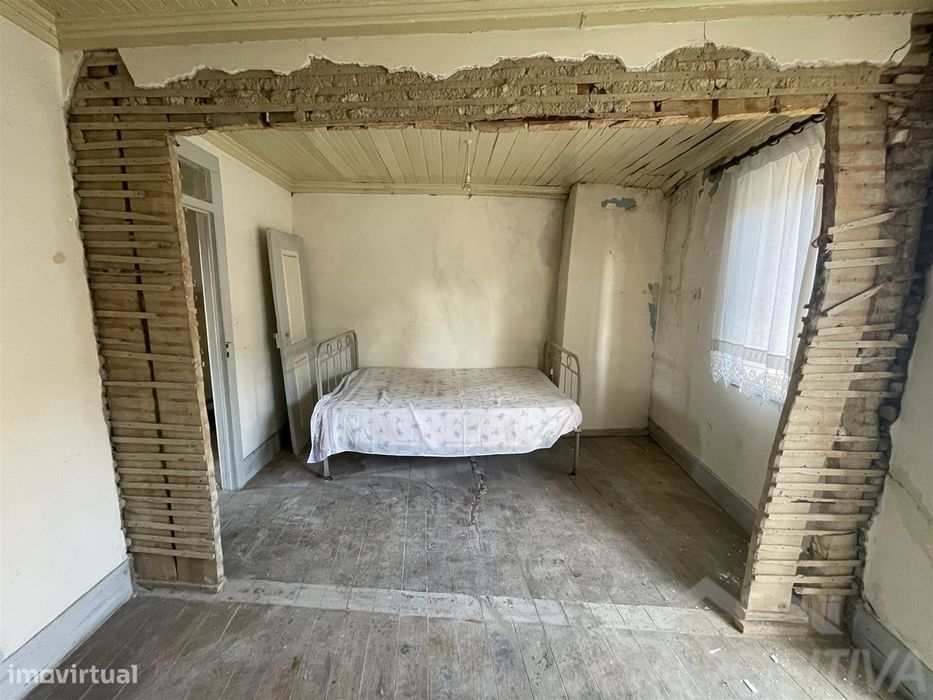 Moradia para Restaurar T3 Venda em Arcozelo,Gouveia