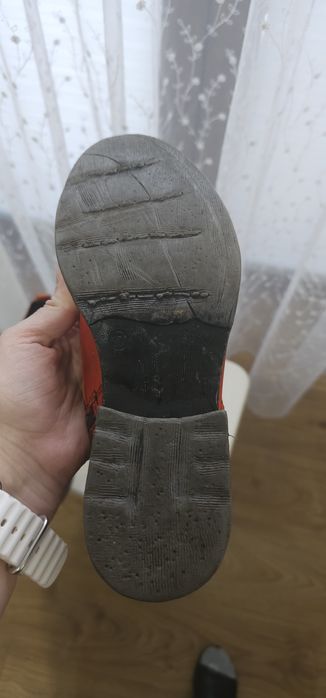 Buty wiązane glany trzewiki Carinii r.37