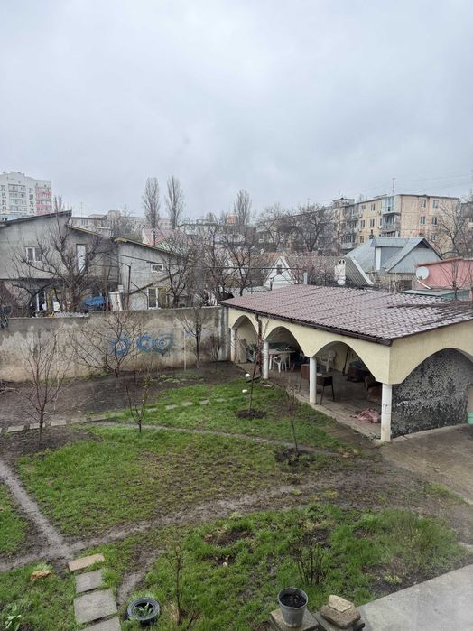 Просторий будинок на 4 рівнях у Біл Фонтані на вул Петрашевського