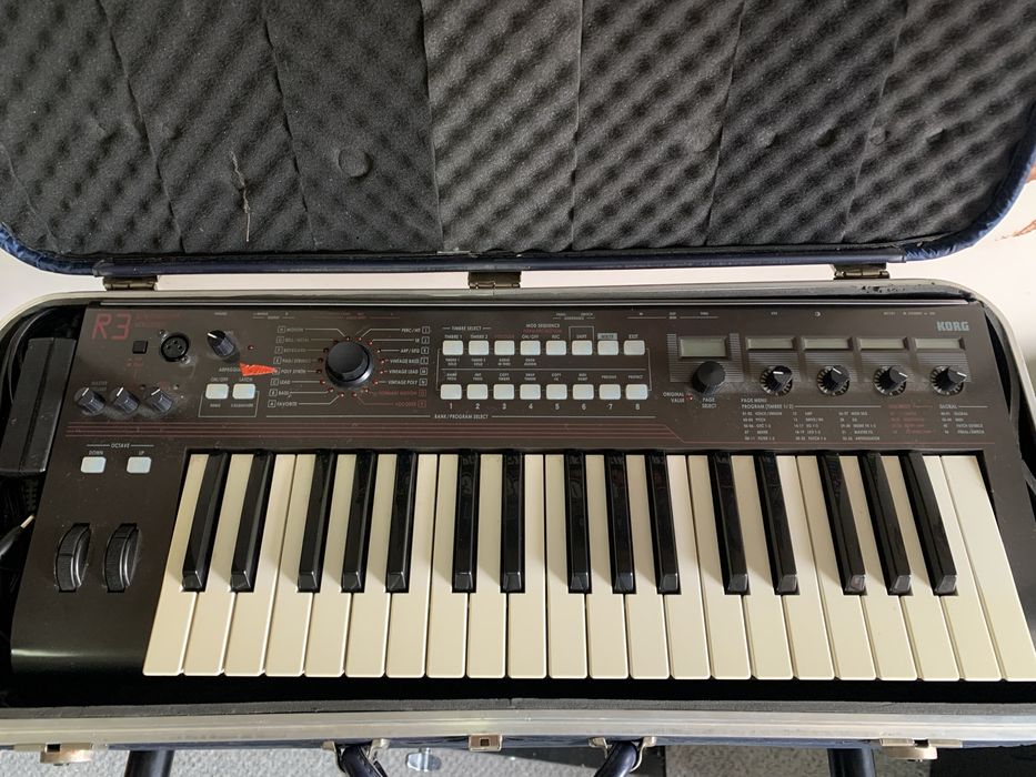 KORG  R3 syntezator