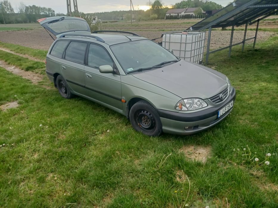 Sprzedam Toyote  Avensis