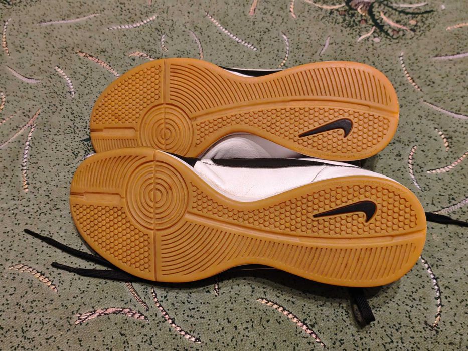 Футзалки кожаные Nike Tiempo оригинал по факту размер-38 стелька24,5см