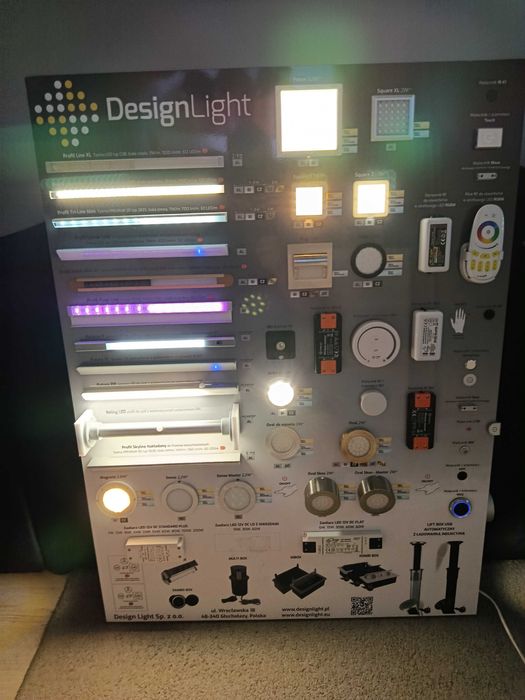 Tablica z oświetleniem,sterownikami i włącznikami LED 75×100
