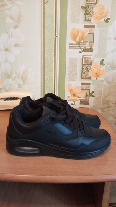 Мужские  кожаные кроссовки