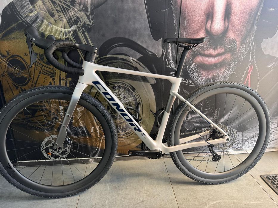 Bicicleta gravel Conor Selva full carbon 2026 nova