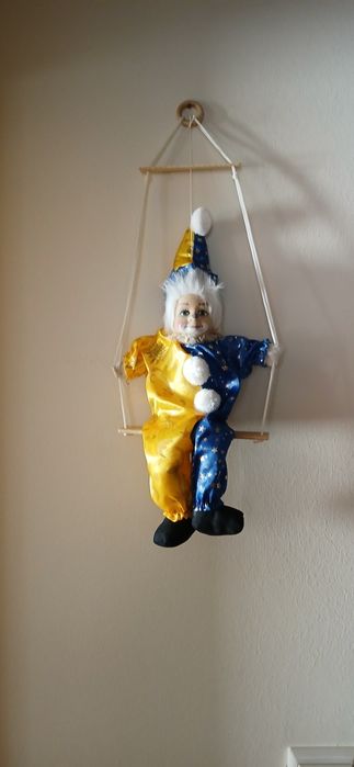 Palhaço no baloiço,  novo