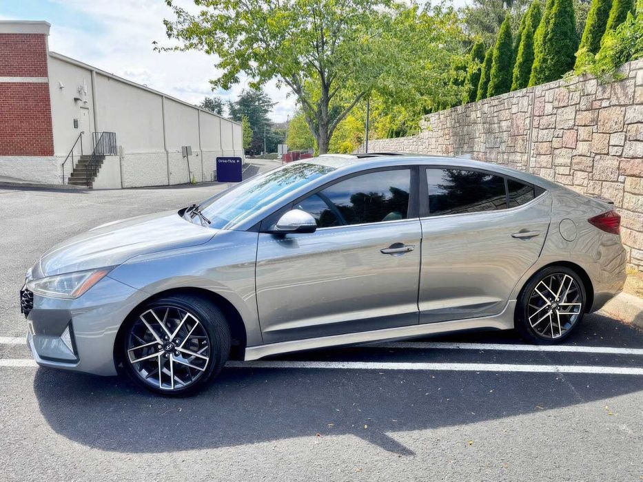 Hyundai Elantra Sport      2019
