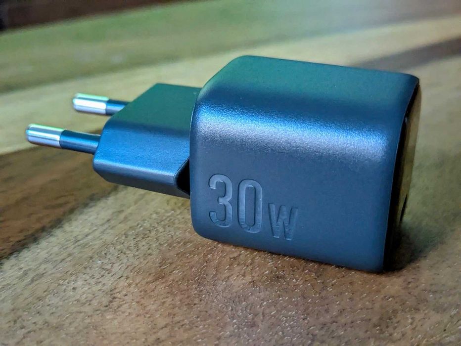 Carregador Rápido Anker Zolo 30W GaN c/ Cabo USB-C (novo)