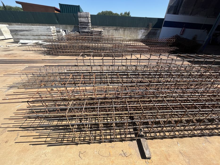 Armação em ferro, Estribos entre outros