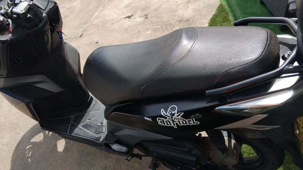 Scoter sym 50 cc com Top case