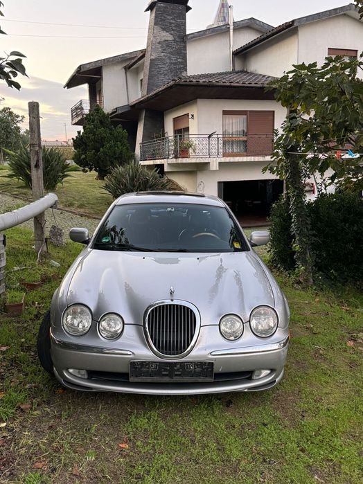 Jaguar S-Typ 3.0 V6 também troco por carro pequeno