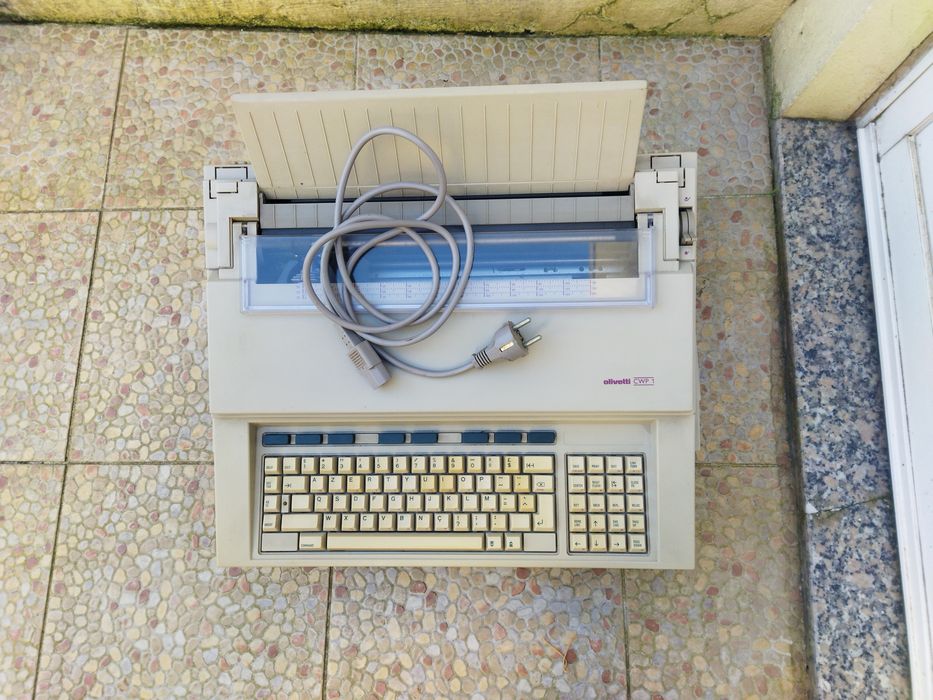 Máquina de escrever olivet CWP 1