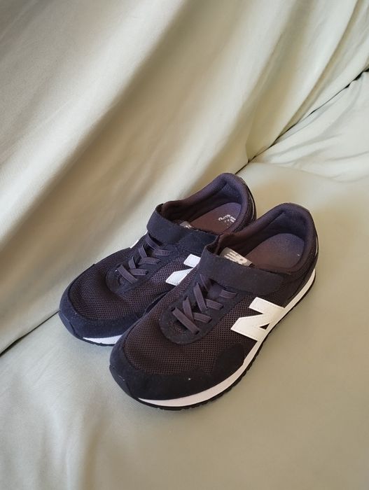 Czarne sneakersy dziecięce New Balance
