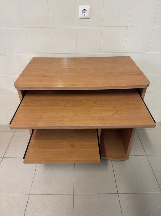 Secretária madeira castanha c/ rodas