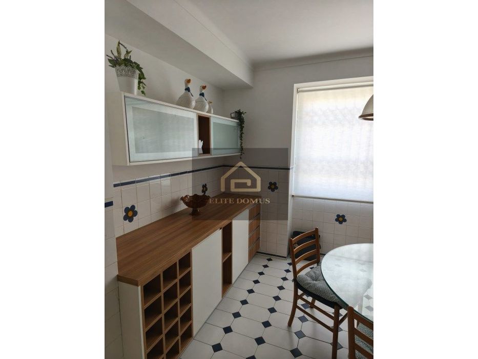 T2 com BOX, Terraço e Suite em Condomínio Fechado - Carcavelos!