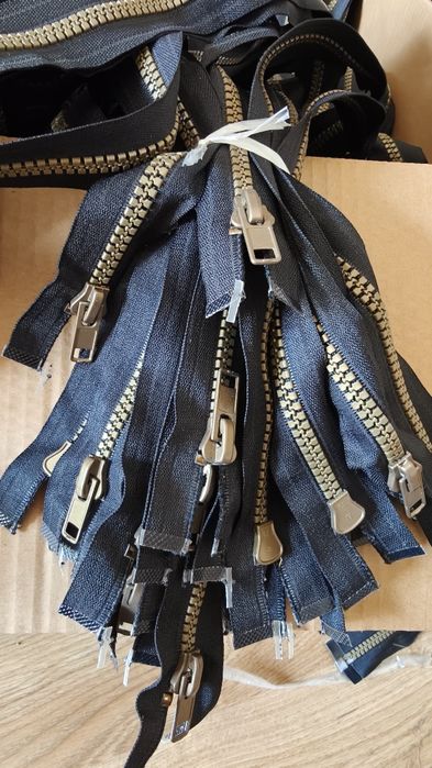 Zamki Suwaki krawieckie tapicerskie "8" –3 metry