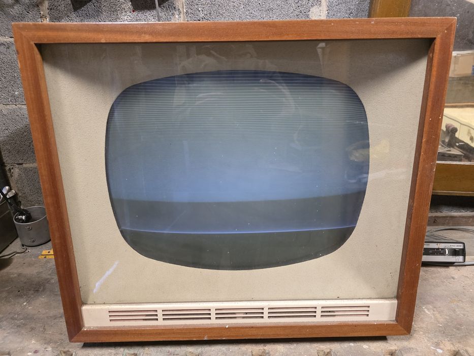 Stary telewizor lampowy Rekord 2 zabytkowy PRL
