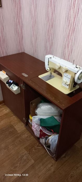 Електрична швейна машинка Чайка 142 м