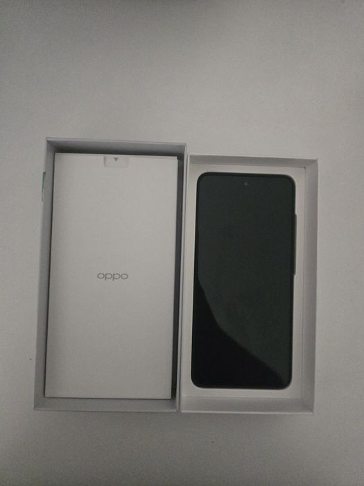 Oppo Reno12 FS 5G (12GB RAM / 512GB) – Praticamente Novo