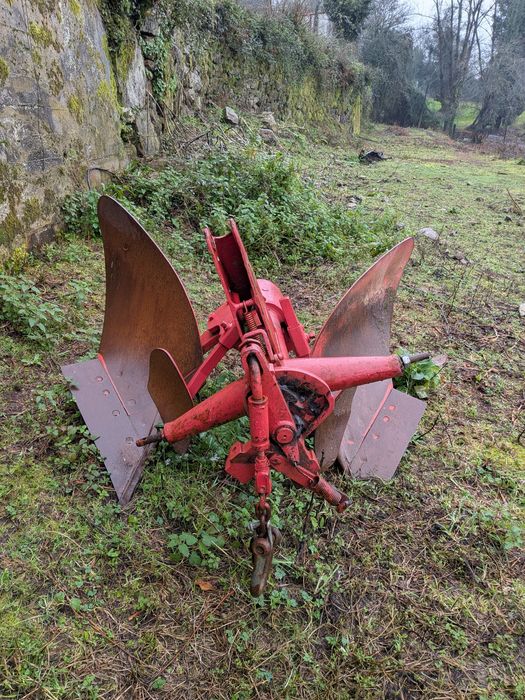 Arado trator agrícola