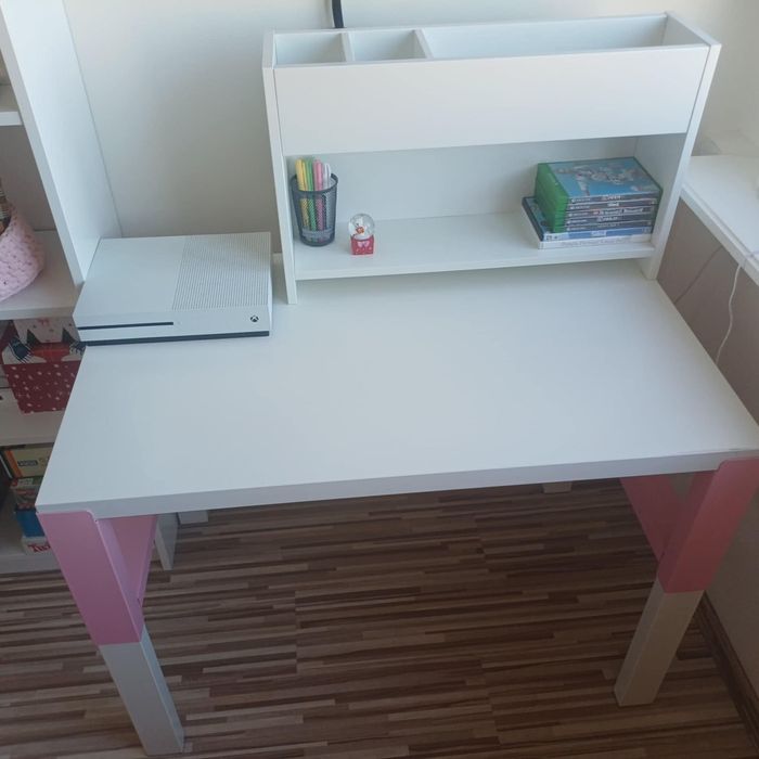 Biurko i regał do pokoju