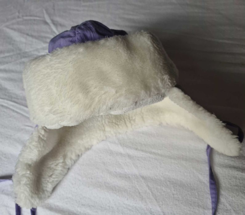 Nowa cena. Kombinezon jak nowy na 92 cm plus dwie czapeczki.