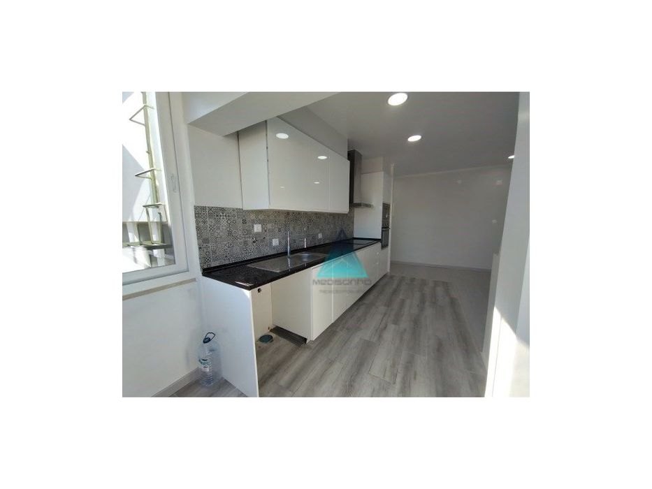 Apartamento T3 totalmente remodelado Laranjeiro (em obra)