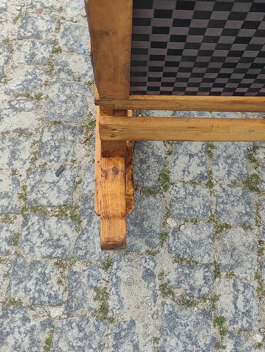 Cadeira de balanço em madeira e fita