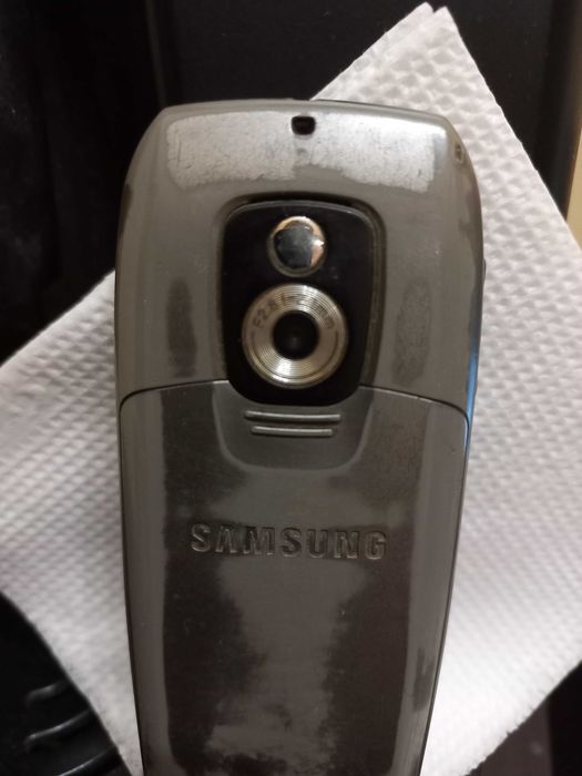 телефон мобильный кнопочный SAMSUNG, можно на запчасти