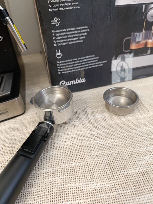 ekspres do kawy kolbowy – srebrny, 20 bar, mało używany, Cecotec Espre