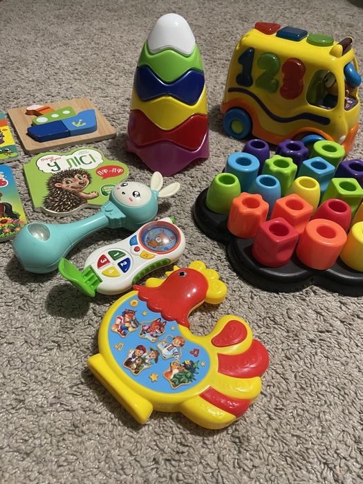 Лот розвиваючих іграшок дитячих