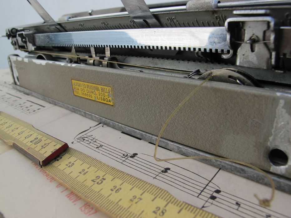 Máquina de Escrever Antares Antiga