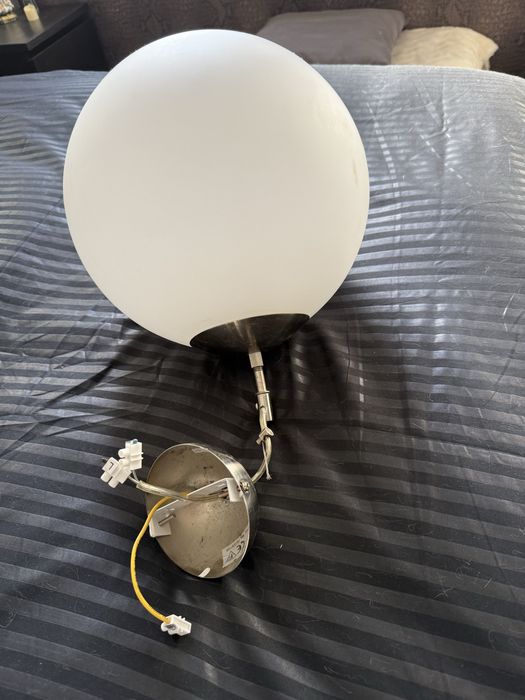 Candeeiro de tecto bola vidro opal com suporte niquel para pendurar