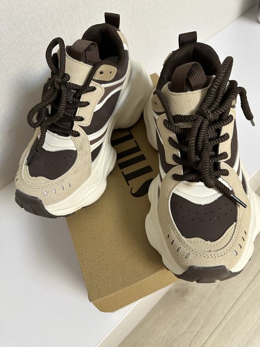 Кроссовки женские