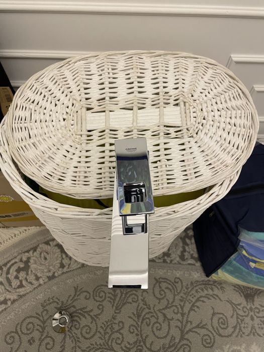 Змішувач для умивальника