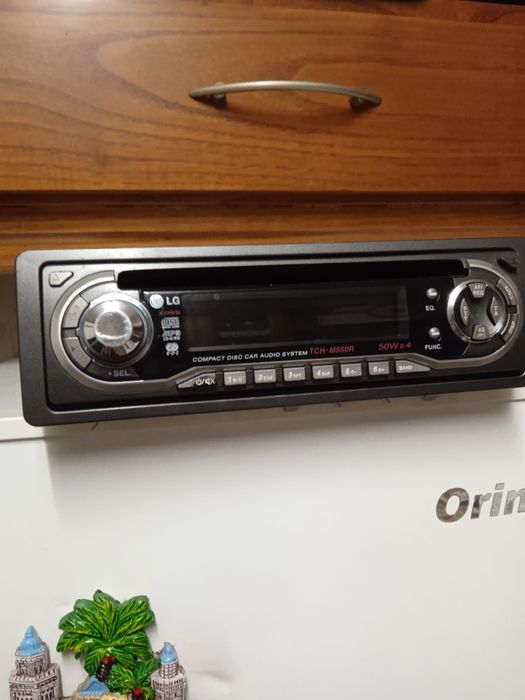 Rádio automóvel, marca Lg