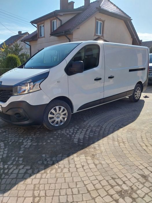Renault Trafic. Faktura VAT cena brutto