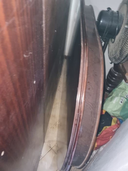 Vendo a mesa e 6 cadeiras