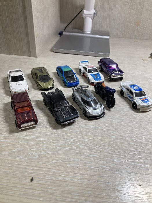 Продам свою колекцію Hot Wheels