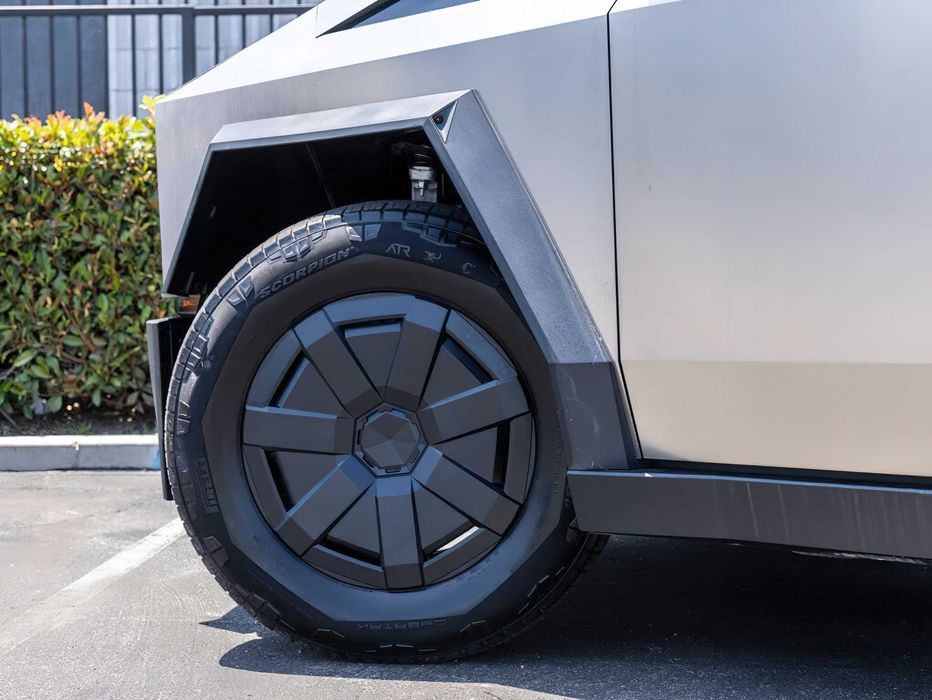 Tesla Cybertruck      2024