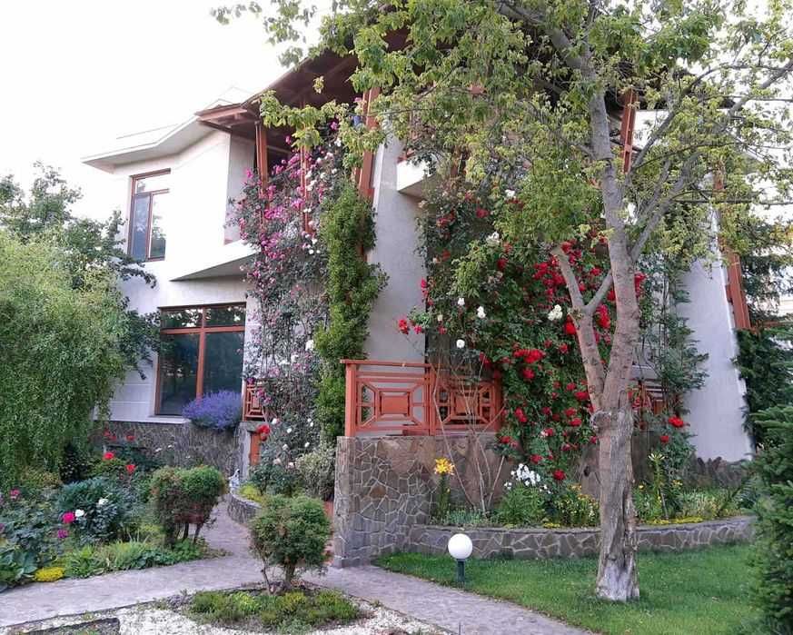 Продам дом на 10 Фонтана. Участок 14 соток.