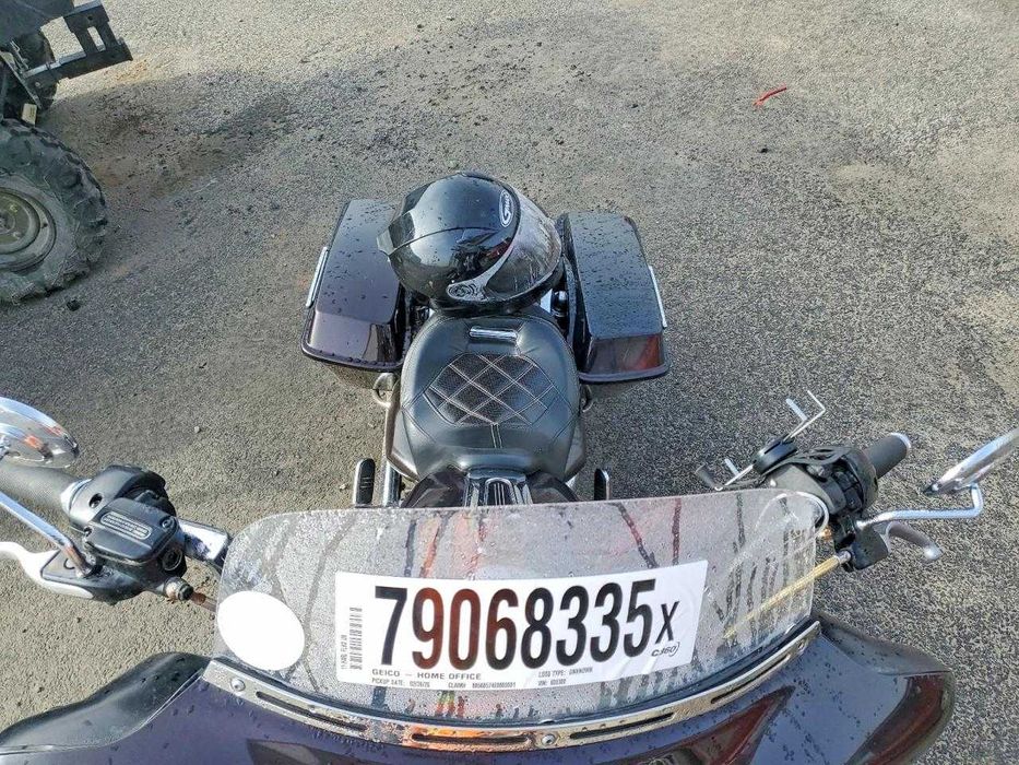 2011 Harley-Davidson FLHX
